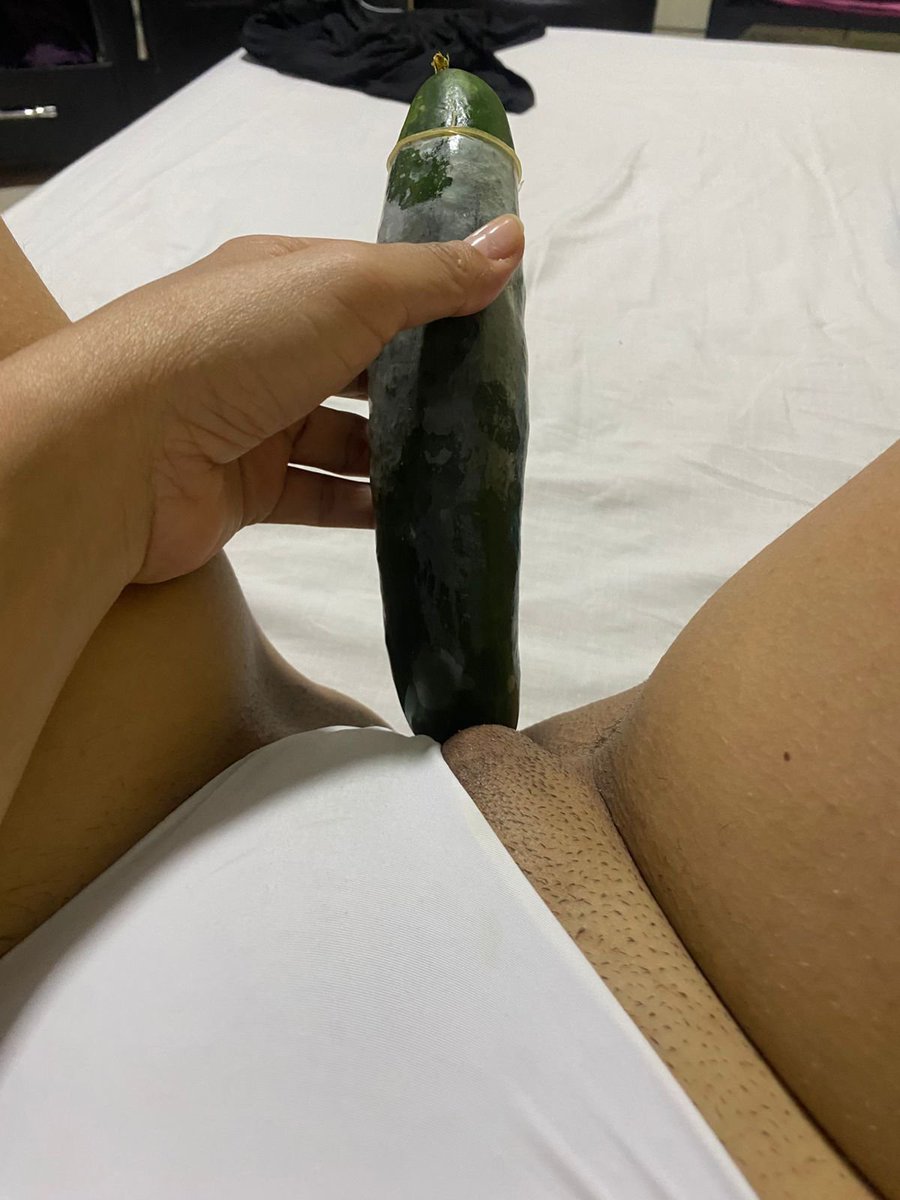mo1725123's tweet photo. Mi chica quiere jugar un rato 🤤🤤🤭🤭 https://t.co/EOCm9H7vj4