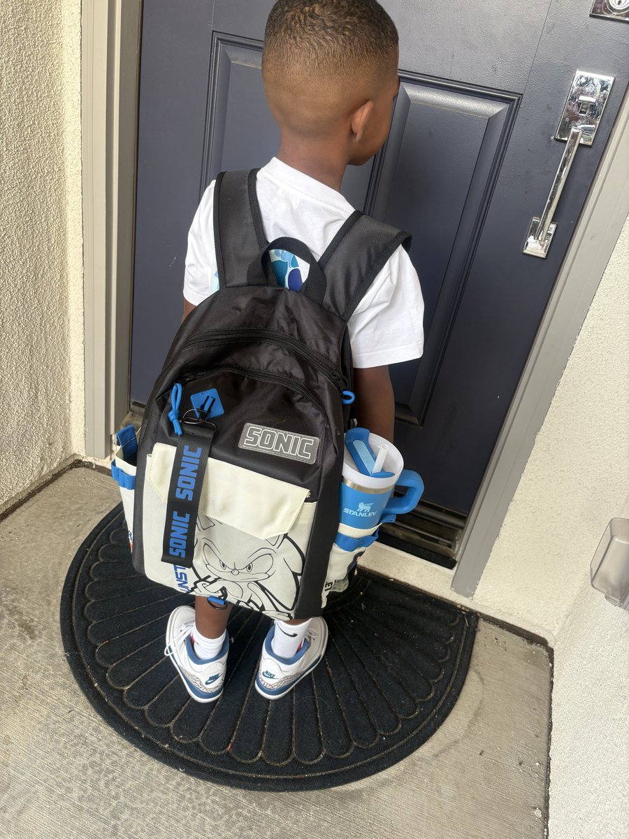 MsSexclexc's tweet photo. First day 🎉🩵 https://t.co/CZFgX7duhD