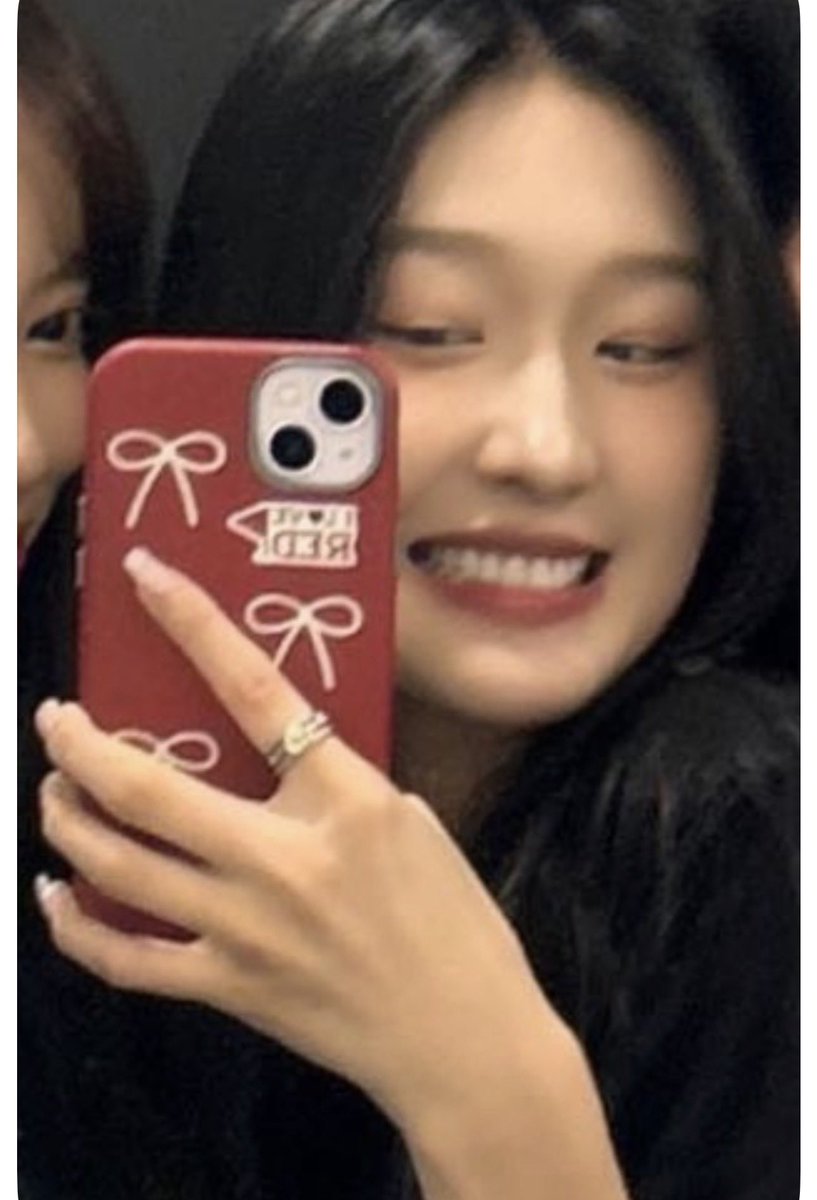 cate99ForF's tweet photo. Faye is holding Atom's phone? 🤭

#FayeAtom #AtomPariya #FayePeraya https://t.co/QQILw2omCZ