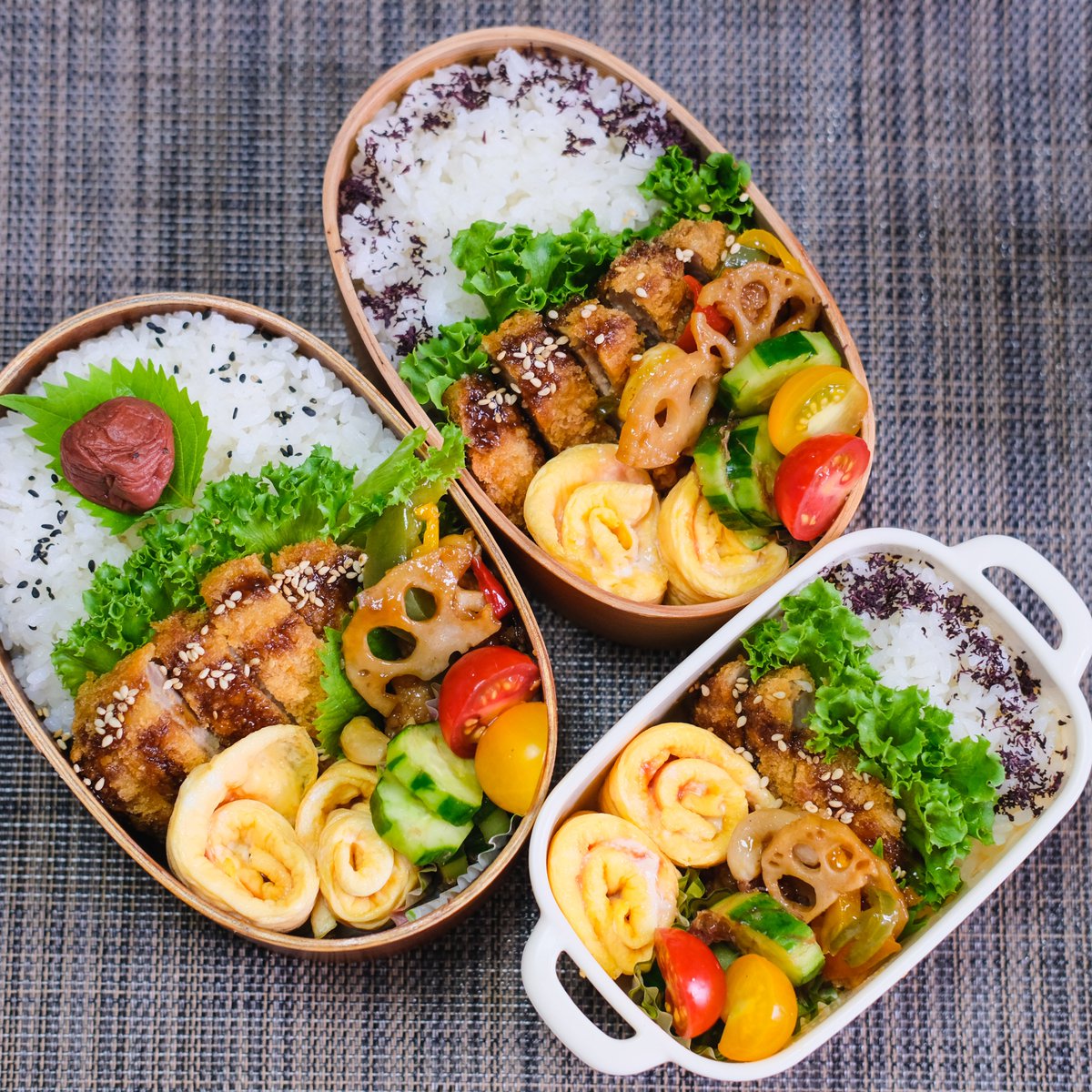 yoko_lunchbox's tweet photo. ☘️こんばんは🌛
⁡月曜日のお弁当🍱🍱🍱 8/3
⁡
⁡⁡⁡⁡この日は、⁡
⁡長男が帰りの電車の冷房が効いてなくて⁡
⁡バテバテになって帰ってきました⁡🫠⁡
⁡_(　_ ; ´ω`)_
⁡⁡
⁡幸い2時間ほど寝たら回復してきましたが⁡
⁡⁡熱中症寸前でした⁡⁡💦

⁡#長男弁当 #次男弁当 #パパ弁当 https://t.co/I7vlRjnn5O