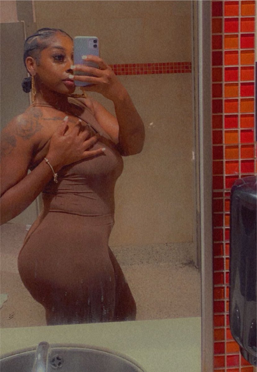 mamaxoxomia's tweet photo. Brown skin for the win 🤎 https://t.co/TE4GXwLqNm