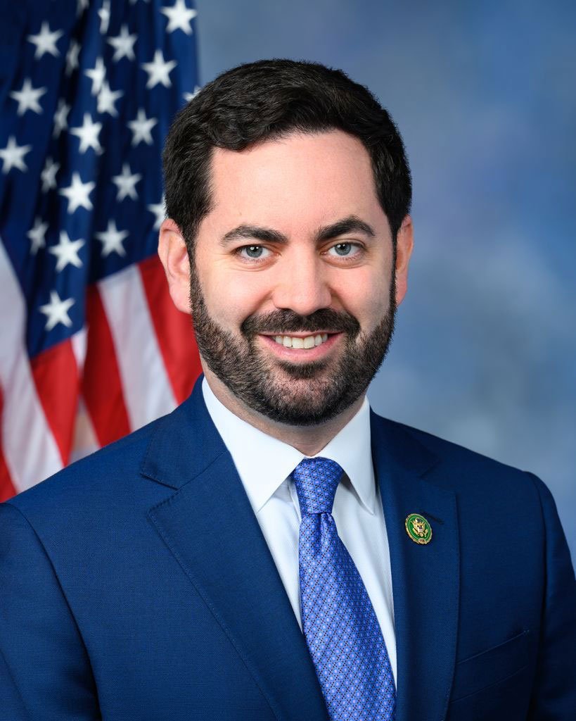 JacobRubashkin's tweet photo. What being in Congress for 4 years does to a man https://t.co/LKTTUJfRZG
