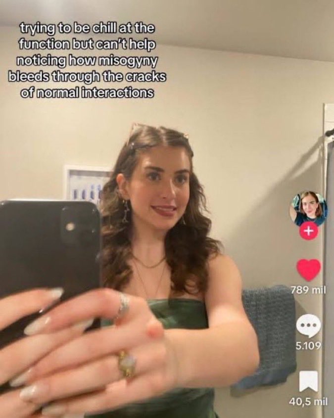 anittapresa's tweet photo. foda que qnd vc eh uma menina ao menos bonitinha os homens lêem como se sua vida fosse um morango por isso e querem destruir a sua alegria a qualquer custo p curar o que odeiam em si mesmos kkk se for inteligente e bem sucedida boa sorte então gatinha https://t.co/JZXpglbymH