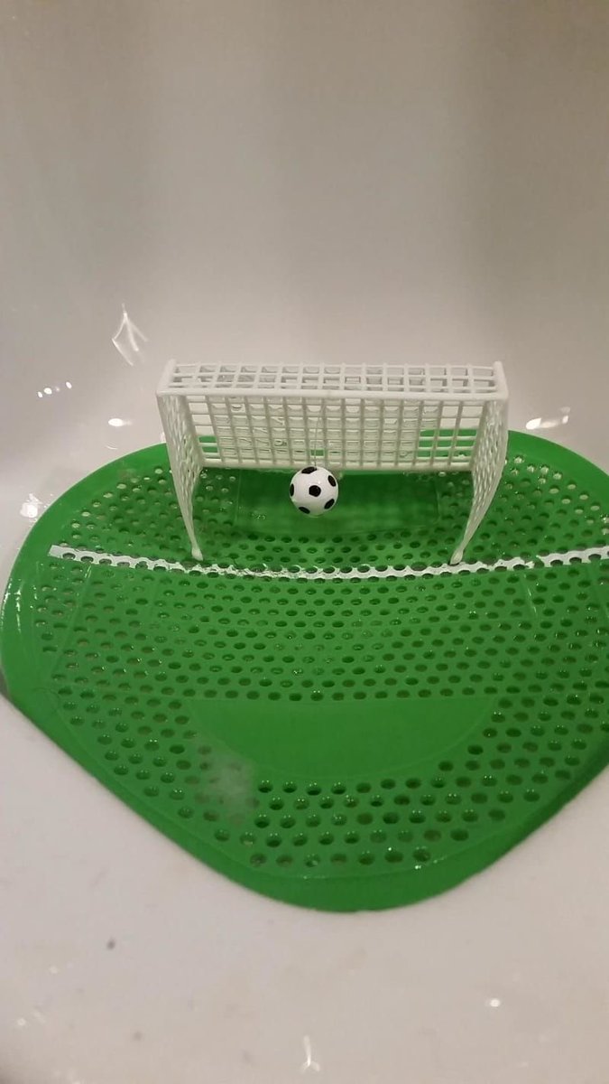 melisizm0's tweet photo. Kızlar, erkek arkadaşım az önce bana tuvaletten şöyle bir fotoğraf attı Bu tuvalet neden böyle farklı? Yani niye içinde kale ve top var? 🤔 https://t.co/xl6VtIwCid