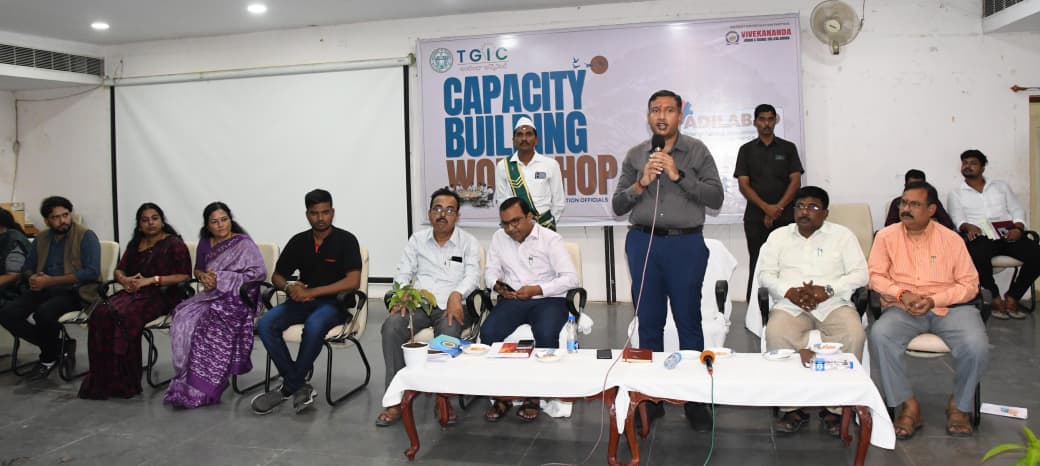 Collector_ADB's tweet photo. గురువారం జిల్లా పరిషత్ సమావేశ మందిరంలో జిల్లా యంత్రాంగం, తెలంగాణ ఇన్నోవేషన్ సెల్ సంయుక్త ఆధ్వర్యంలో అధికారులకు నిర్వహించిన ప్రత్యేక సామర్థ్య పెంపు వర్క్‌షాప్ కు జిల్లా కలెక్టర్ రాజర్షిషా ముఖ్య అతిథిగా హాజరై ప్రసంగించారు.

ఈ సందర్భంగా టిజిఐసి ప్రతినిధులు వేర్వేరు రంగాల్లో సాధించిన నూతన ఆవిష్కరణలు, వినూత్న పనితీరు విధానాలను ప్రాక్టికల్‌గా వివరించారు. 

ఈ వర్క్‌షాప్‌లో జడ్పీ సీఈఓ రవి, డిఆర్‌డిఓ రవీందర్, డిపిఓ రమేష్, జిల్లా కోఆర్డినేటర్ నిఖిని వర్మ, ఈడిఎం రవి, టీ-హబ్ మేనేజర్ అంకిత, టీ-వర్క్స్ అసోసియేట్ అరవింద్, జైకా ప్రాజెక్ట్ డైరెక్టర్ ఝాన్సీ, అగ్‌హబ్ మేనేజర్ ముకేశ్, టీజీఐసీ కమ్యూనికేషన్స్ లీడ్ సాహిల్, గ్రాస్‌రూట్స్ ఇన్నోవేషన్ లీడ్ రమేష్, వివిధ శాఖల జిల్లా అధికారులు, సిబ్బంది, తదితరులు పాల్గొన్నారు.
#TGIC #CapacityBuilding #GrassrootsInnovation #IntintaInnovation #EcosystemEnablers #InnovateTelangana #Adilabad #GovernmentOfTelangana #IPRTELANGANA #TelanganaRising2047 #TelanganaRising #Telangana
@TelanganaCMO
@TelanganaCS
@CPRO_TGCM
@Bhatti_Mallu
@INC_Ponguleti
@jupallyk_rao
@seethakkaMLA
@Min_SridharBabu
@OffDSB 
@AIMtoInnovate
@jayesh_ranjan
@anudeepd7
@RajarshiShahIAS
@jogitanikella
@merajismeraj
@teamTGIC
@TWorksHyd
@THubHyd
@PIBHindi
@PIB_India
@MIB_India
@PTI_News
@DCsofIndia
@DDNewslive
@DDNational
@IasTelangana
@IPRTelangana
@IasTelangana
@IPRTelangana
@PIBHyderabad
@DigitalMediaTG 
@EmergingTechTS