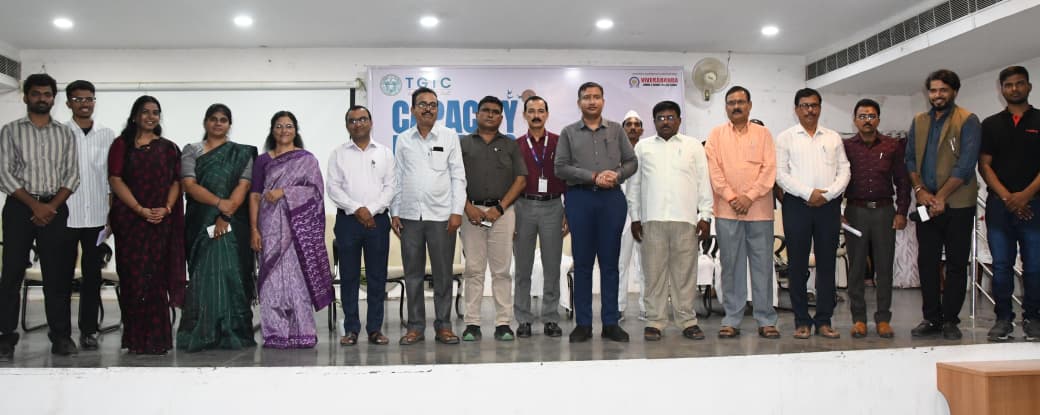 Collector_ADB's tweet photo. గురువారం జిల్లా పరిషత్ సమావేశ మందిరంలో జిల్లా యంత్రాంగం, తెలంగాణ ఇన్నోవేషన్ సెల్ సంయుక్త ఆధ్వర్యంలో అధికారులకు నిర్వహించిన ప్రత్యేక సామర్థ్య పెంపు వర్క్‌షాప్ కు జిల్లా కలెక్టర్ రాజర్షిషా ముఖ్య అతిథిగా హాజరై ప్రసంగించారు.

ఈ సందర్భంగా టిజిఐసి ప్రతినిధులు వేర్వేరు రంగాల్లో సాధించిన నూతన ఆవిష్కరణలు, వినూత్న పనితీరు విధానాలను ప్రాక్టికల్‌గా వివరించారు. 

ఈ వర్క్‌షాప్‌లో జడ్పీ సీఈఓ రవి, డిఆర్‌డిఓ రవీందర్, డిపిఓ రమేష్, జిల్లా కోఆర్డినేటర్ నిఖిని వర్మ, ఈడిఎం రవి, టీ-హబ్ మేనేజర్ అంకిత, టీ-వర్క్స్ అసోసియేట్ అరవింద్, జైకా ప్రాజెక్ట్ డైరెక్టర్ ఝాన్సీ, అగ్‌హబ్ మేనేజర్ ముకేశ్, టీజీఐసీ కమ్యూనికేషన్స్ లీడ్ సాహిల్, గ్రాస్‌రూట్స్ ఇన్నోవేషన్ లీడ్ రమేష్, వివిధ శాఖల జిల్లా అధికారులు, సిబ్బంది, తదితరులు పాల్గొన్నారు.
#TGIC #CapacityBuilding #GrassrootsInnovation #IntintaInnovation #EcosystemEnablers #InnovateTelangana #Adilabad #GovernmentOfTelangana #IPRTELANGANA #TelanganaRising2047 #TelanganaRising #Telangana
@TelanganaCMO
@TelanganaCS
@CPRO_TGCM
@Bhatti_Mallu
@INC_Ponguleti
@jupallyk_rao
@seethakkaMLA
@Min_SridharBabu
@OffDSB 
@AIMtoInnovate
@jayesh_ranjan
@anudeepd7
@RajarshiShahIAS
@jogitanikella
@merajismeraj
@teamTGIC
@TWorksHyd
@THubHyd
@PIBHindi
@PIB_India
@MIB_India
@PTI_News
@DCsofIndia
@DDNewslive
@DDNational
@IasTelangana
@IPRTelangana
@IasTelangana
@IPRTelangana
@PIBHyderabad
@DigitalMediaTG 
@EmergingTechTS