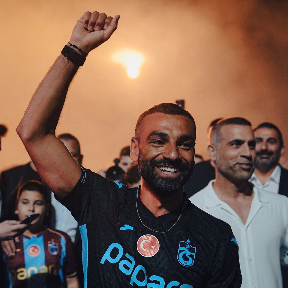 bosunatiklama's tweet photo. Trabzonspor, Salah'la 2 yıllık sözleşme imzalandığını duyurdu.

• Yıllık 10 milyon euro maaş
• Yıllık 7 milyon euro imza ücreti
• Her sezon için şarta bağlı bonuslar
• Salah hakkında satılan ürünlerden %20 pay https://t.co/4XT2f66uun