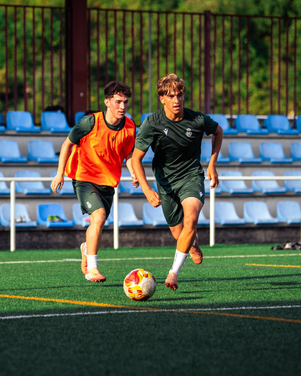 CanteraRAI's tweet photo. El Juvenil A ya trabaja con la mirada puesta en una temporada ilusionante.

#pertenencia https://t.co/UHdwv21G4D
