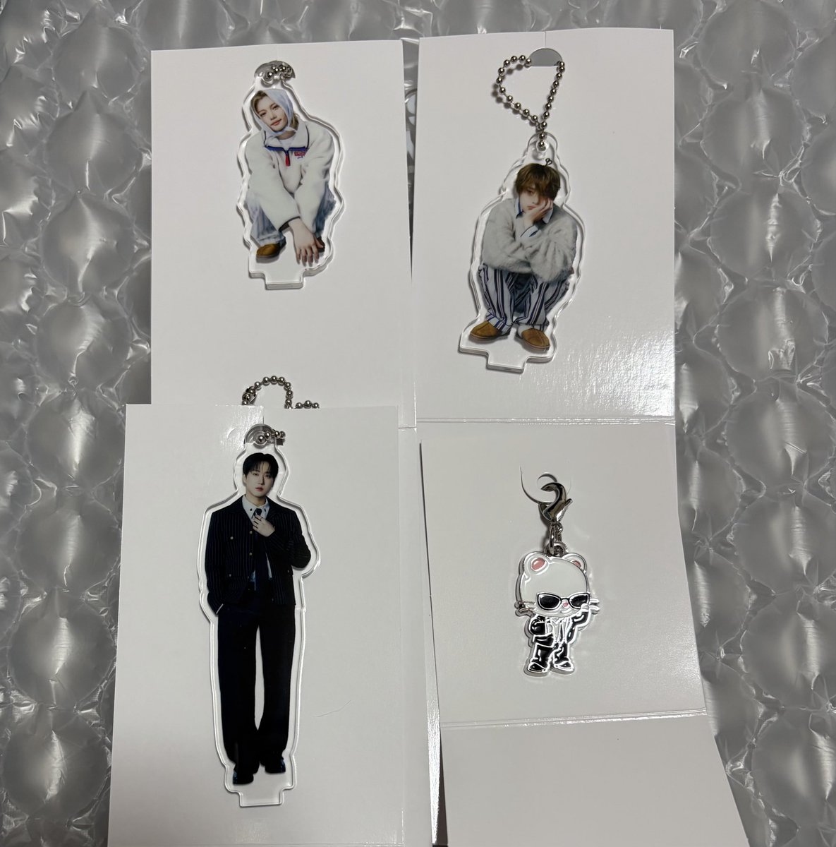 sammms_00's tweet photo. straykids スキズ　RUN IT  イルコン　グッズ　交換

ランダムアクスタ
譲:💪、🐥、🦊
求:🐶座り>🐶立ち

キーチャーム
譲:🦙
求:🐥

20↓ごめんなさい🙏
普通郵便にて交換できる方🩵
お気軽にお声掛けください🍀 https://t.co/Lyo527Fdii
