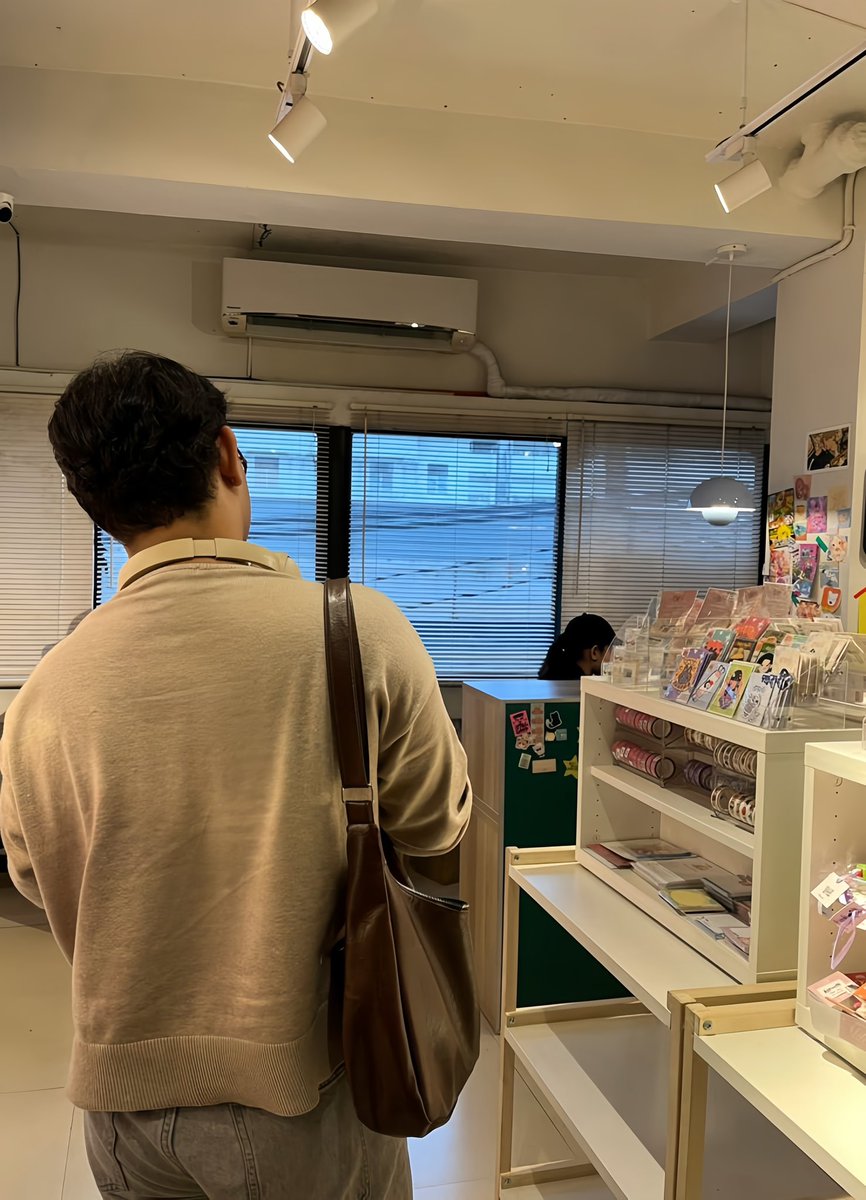 dearbiwee's tweet photo. the cute photos that my gay bff and i posted 😭😭😭😭 https://t.co/99rgubEP9s