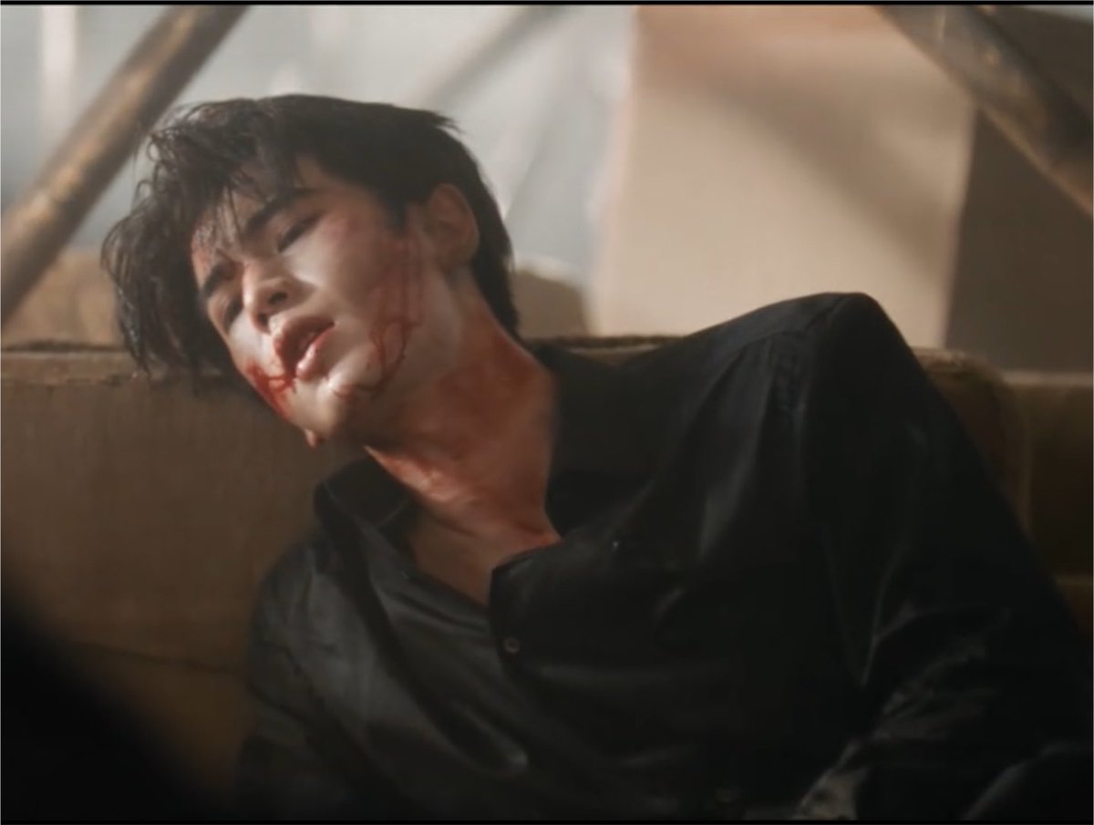 thatyappergrace's tweet photo. I have so many things to say about #Overdo you’re gonna have to deal with me for months. 

But how can he serve face card even in the most difficult situations? 🫣 I was crying badly (like BADLY) but also kinda wet SORRY 

#ZhangLinghe https://t.co/CFbsnhJThQ