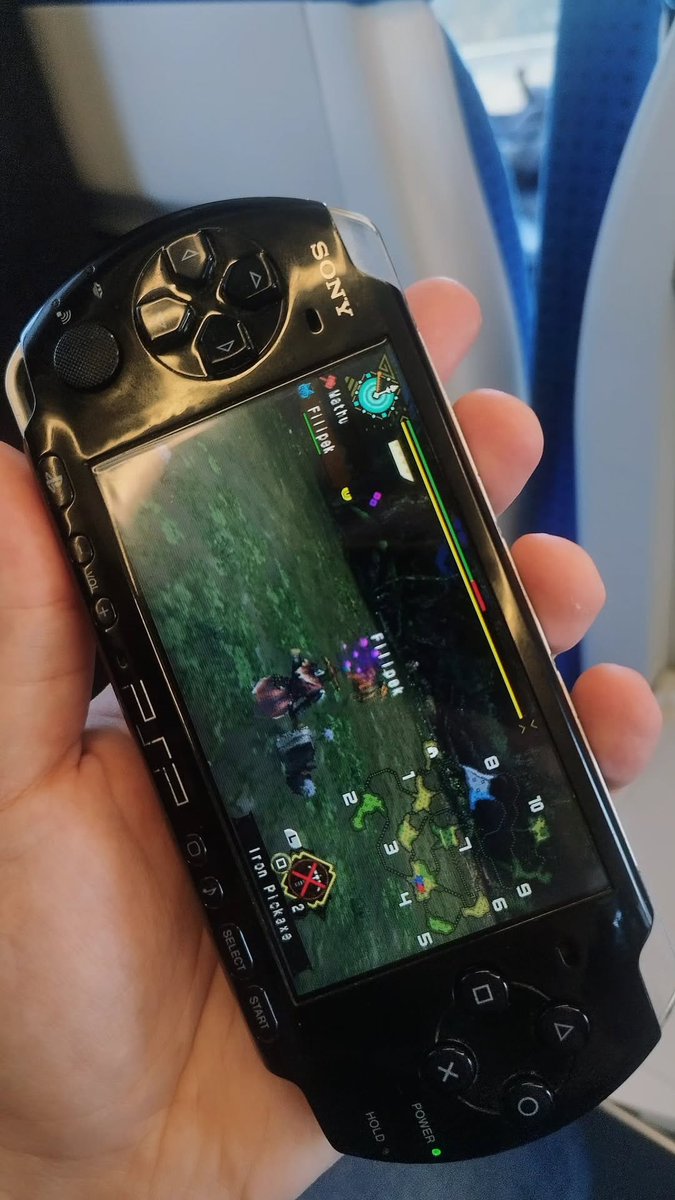 Wojtkowski97's tweet photo. @yungprzemek Monster Hunter maszyna robi brrr brrr brrr brrr kiedy wczytuje umd'ki https://t.co/815kyx0s5i
