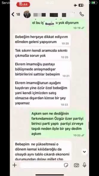 Kapatokyal42526's tweet photo. BUDA MI GOL DEĞİL...
Özgür Özel'in belediye başkanı olması için 
seçtiği ve övgülerle seçmenine tanıttığı 
isimlerin %80'i hırsız, rüşvetçi ve zinacı çıktı.
İçişleri bakanlığına layık gördüğü 
Menderes belediye başkanı ise
"YÜRÜYEN PARA" imiş.
Kendisi söylüyor.
Gayrı meşru ilişki içinde olduğu kadına 
watsap mesajıyla övünerek nasıl çaldığını anlatıyor.
İşi başkalarının üzerinden organize ederek 
kendini garantiye aldığını söylüyor.
Gerçi elemanlar 2 milyon alıp kendisine 
1 milyon aldık diyorlarmış ama,
bunu mesele etmiyor.
Paylaşmakta cimrilik eden Ekrem İmamoğlu'nu
etrafındakilerin sattığını söylüyor.
Belli ki kendince ders çıkarmış.
Kamu kaynaklarını çalmakta tereddüt etmeyecek
belediyeye işi düşen yurttaşlardan 
rüşvet almaktan çekinmeyecek 
ne kadar gözü dönmüş sahtekar varsa
hepsini belediye başkanı yapmışlar.
Belli ki en başından beri 
ülke kaynaklarını soymak için
organize ve planlı bir çalışma içindelermiş.
Ülke hayrına hiç bir planları, projeleri olmayan
Ekrem-Özgür takımının,
soygun için sofistike planlar yapmış olması
çok manidar.
Birde bunların bakanlıklara kurulduğunu
düşününce;
2023 seçimlerinde nasıl bir tehlikenin 
kıyısından döndüğümüz daha iyi anlaşılıyor.