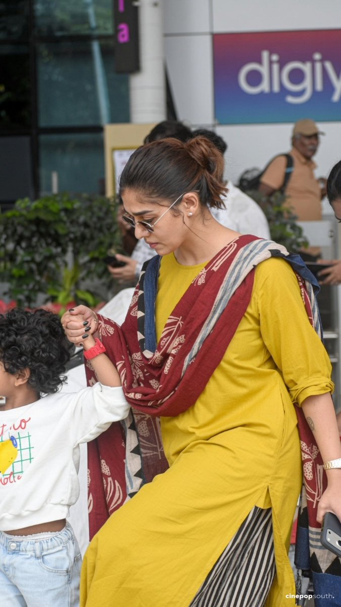 CinePopSouth's tweet photo. #Nayanthara with her sons snapped while arriving at Mumbai 📸 @NayantharaU https://t.co/nrpSOV47c8