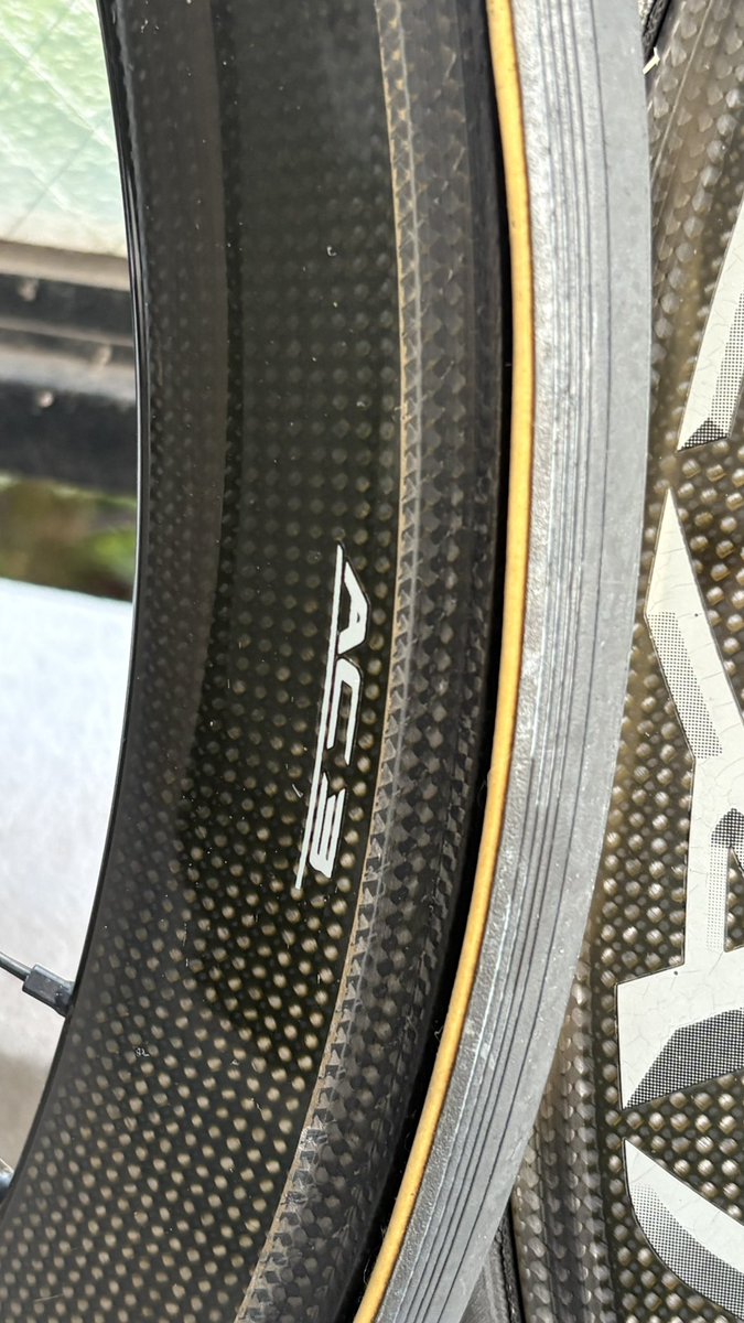 sion201129's tweet photo. 久しぶりすぎる
この半年でボラワンがAC3になりました
まだ晴れの日しか走行してないけど晴天時のブレーキ性能はそんな変わらない気がする https://t.co/pZkZXh3hmJ