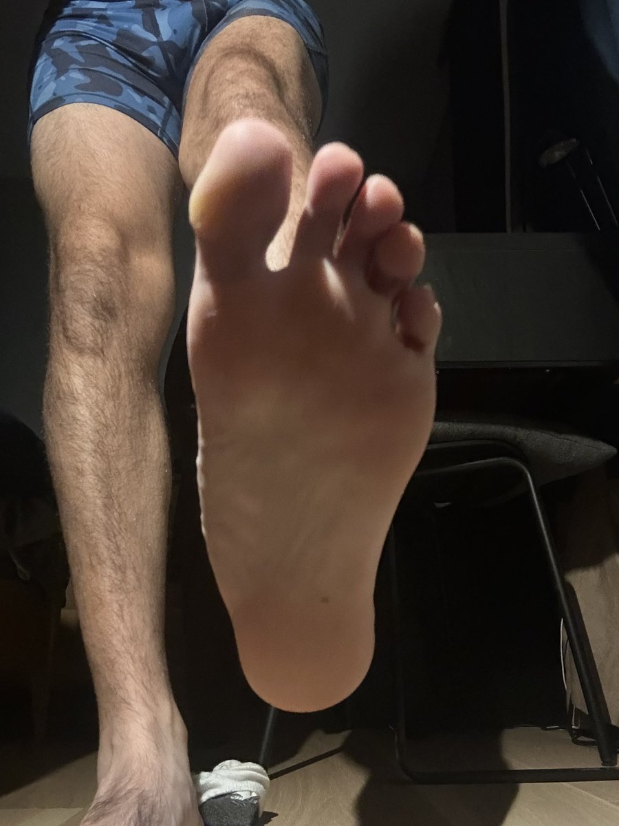 MasterGino7879's tweet photo. Come get drained by these feet my slave😈 approach in dms correctly💸🤑 

#Findom #Gayfindom #Cashmaster #Finsub #Paypig #Cashfag #Footdom #Footsub #Feetkink #Bigfeet #blackfeet #malefeet #Bnwo #Blackdom #Praise #Praisekink #Moneyslut https://t.co/0WfqnGQIh3