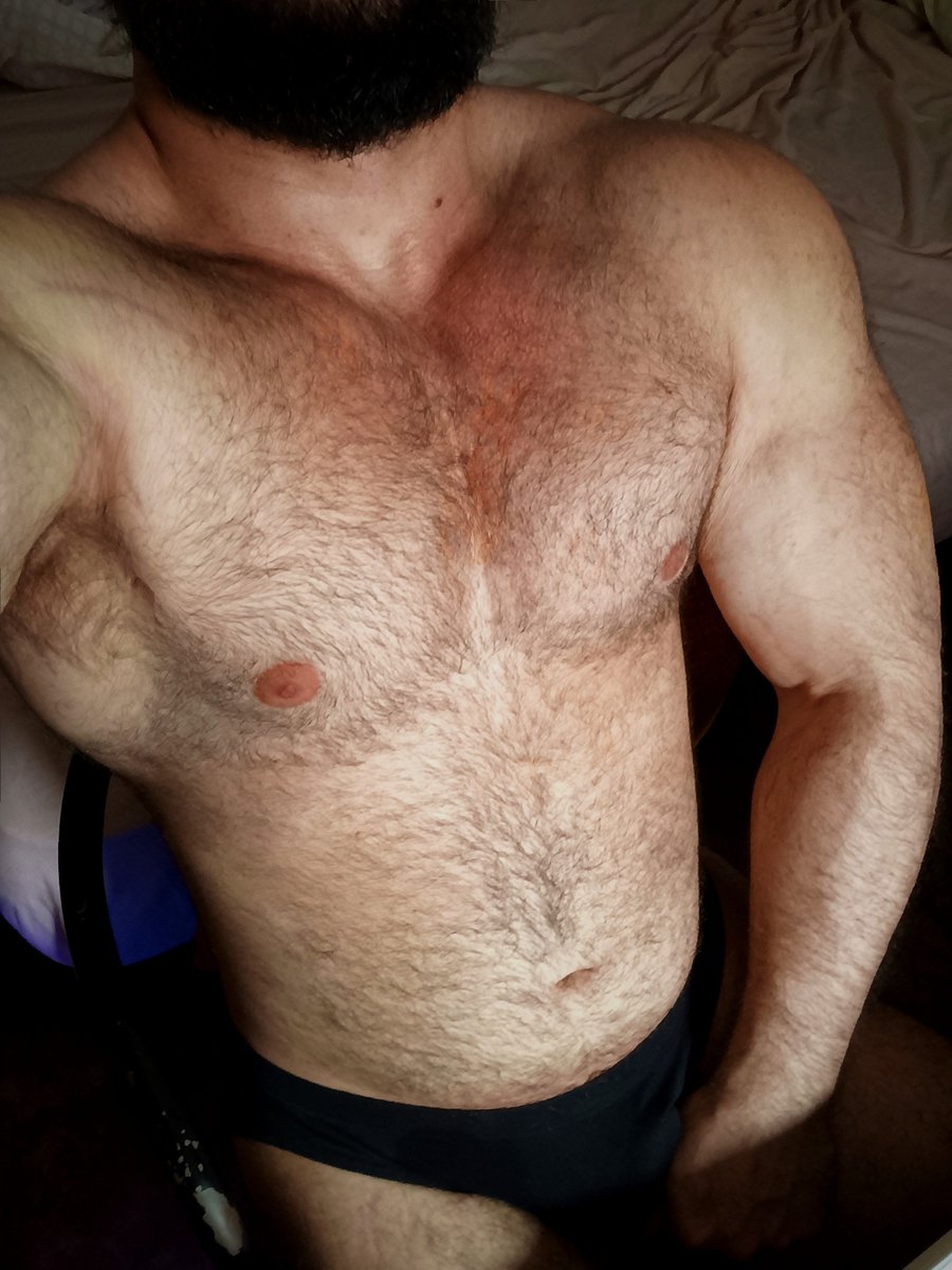 sparky_cap's tweet photo. Working from home is very comfy 😈😜 https://t.co/lHfO2XluTg