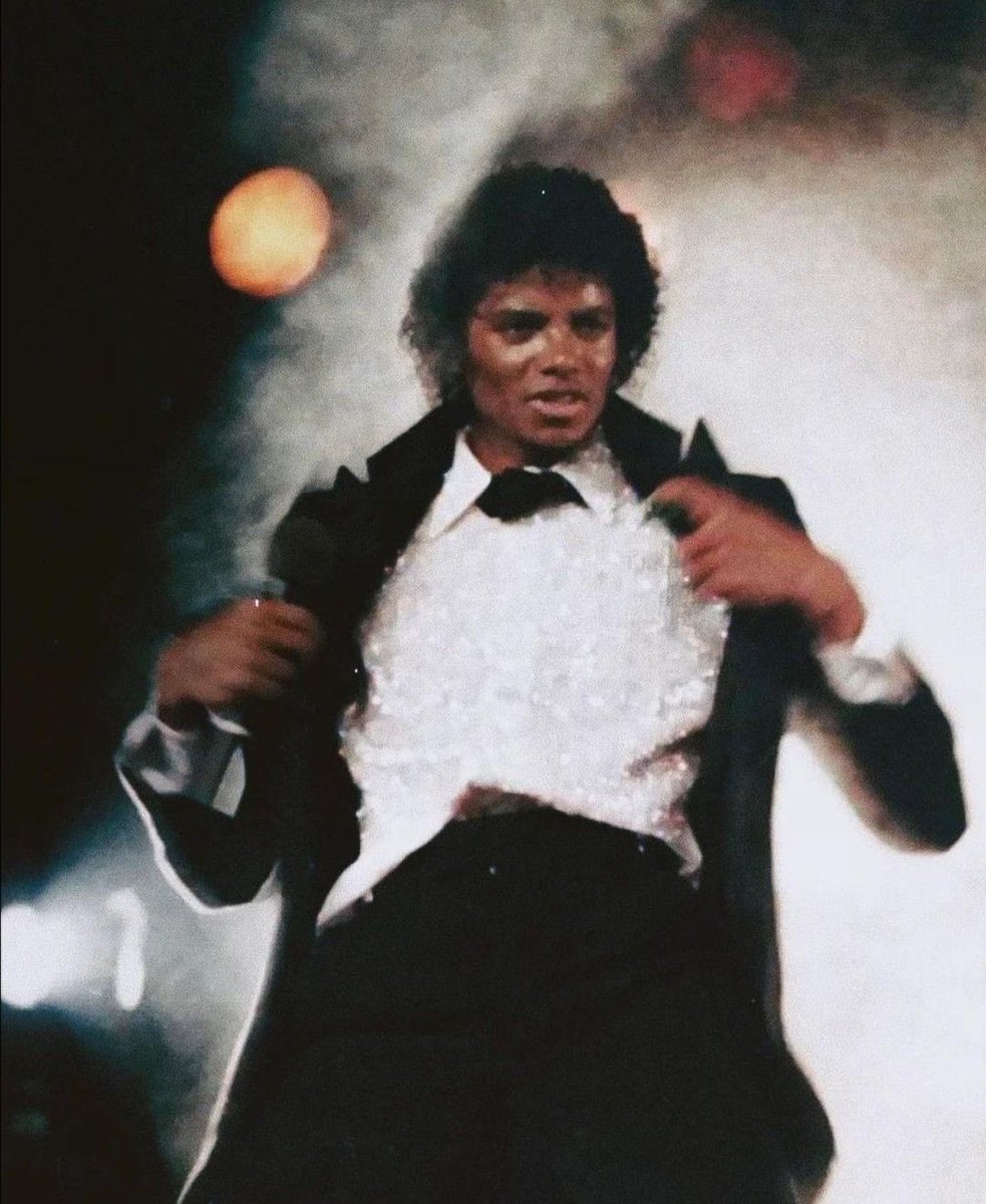 R0CKWlTHYOU's tweet photo. his hair this night !!!!!!!!! https://t.co/IuuaiKPFVL