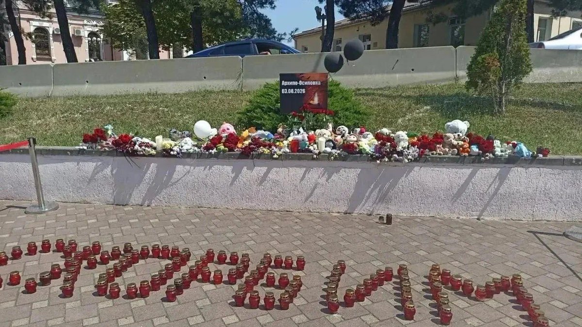 mfa_russia's tweet photo. 💬 #Fadeyev: The desperate Kiev regime continues to target civilians.

On August 3, Ukrainian terrorists struck a beach in Arkhipo-Osipovka, killing eight civilians, including four children.

The attack drones were supplied by the “coalition of the willing”.

#KievRegimeCrimes https://t.co/bqJzJjhwrg