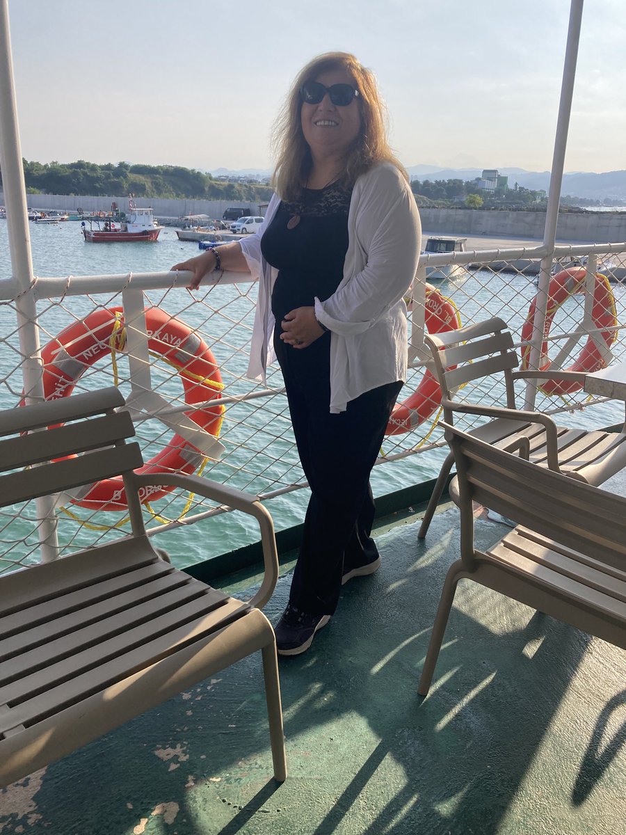 ilknurzdmr's tweet photo. Günün yersiz atasözü;Elindekinin kıymetini bilmeyen eldekinin aç aç gözlüsü olur😂💖🌺🧿✨💫☘️🦋 https://t.co/EclJ5UPsVT