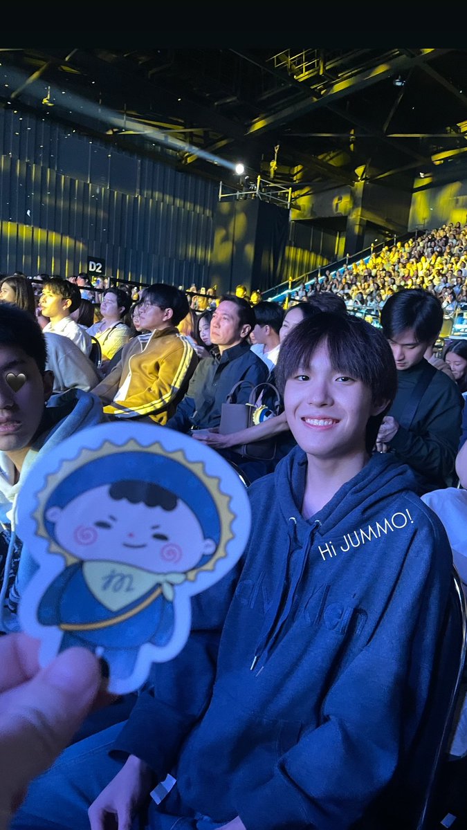 afterjju's tweet photo. remember when paul came to the fancon last year🤏🏻 https://t.co/7gldYroRJp