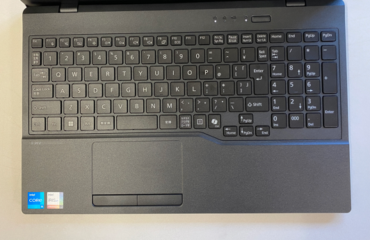 KITARU777's tweet photo. 富士通のFMV Lite。現FMV Note Eモデル。
廉価な作りだけど、キーボードが交換が比較的楽なのがありがたい。
上位モデルは完全に分解が必要で大変。 https://t.co/IZc4HootBd
