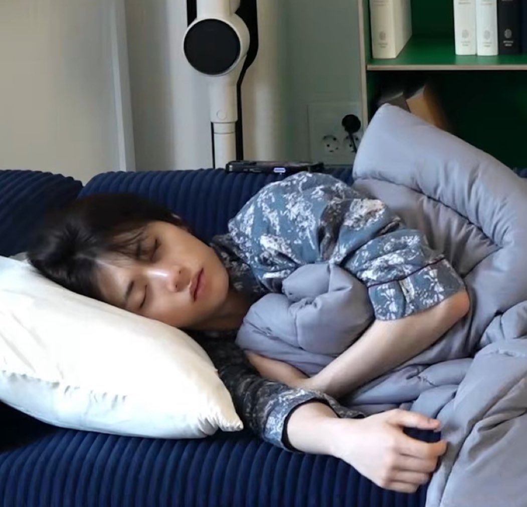 OO4__zip tweet picture