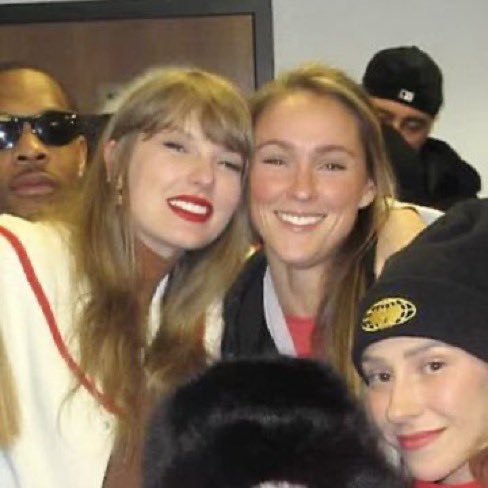 TSUpdating's tweet photo. Kylie Kelce talks about Jason crying on Taylor and Travis’s wedding on the latest episode of her NGL podcast:

“He cried at his brother wedding for many reasons it was touching, it was very loving to see all the things that were happening […] think about getting to watch your 4 daughters be flower girls. Thats all the information you get, it was emotional and he wasn’t the only adult crying in our family.”