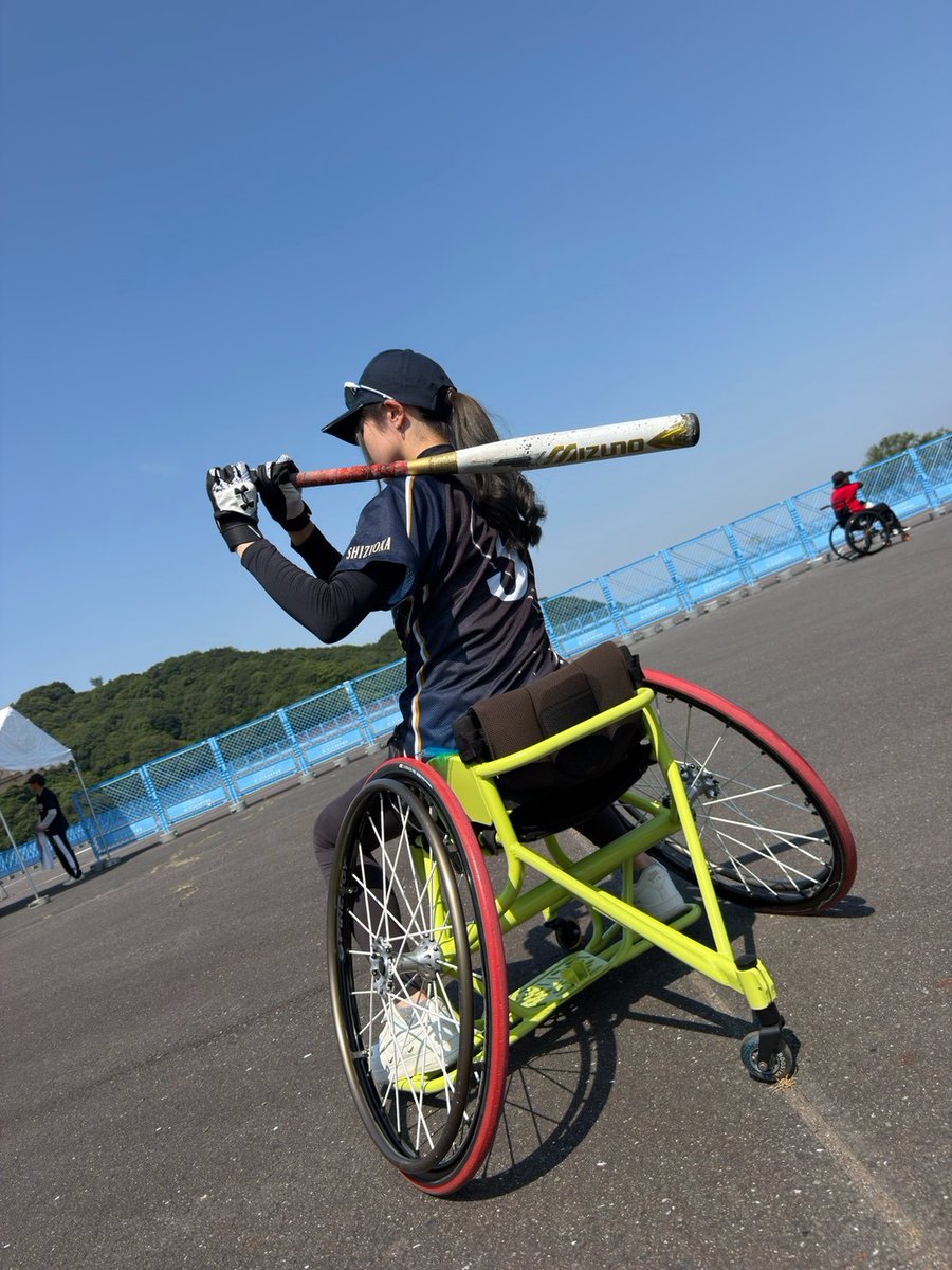 MACRW_Magnesium's tweet photo. 車いすソフトボール用に改造した一台。もとは別競技用の車いすで、あるご縁でオーナー様のもとへ。バッティング用フットボードの追加、フレーム研磨と粉体塗装を行いました。国内ではまだ場も機材も限られる競技ですが、こうした一台一台に関わっていければと思います。
#マグネシウム合金 https://t.co/iAsm19Dvad