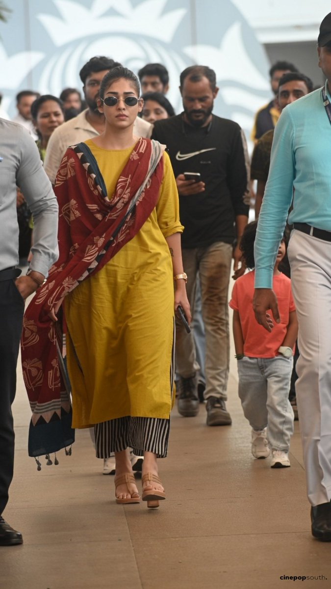 CinePopSouth's tweet photo. #Nayanthara with her sons snapped while arriving at Mumbai 📸 @NayantharaU https://t.co/nrpSOV47c8