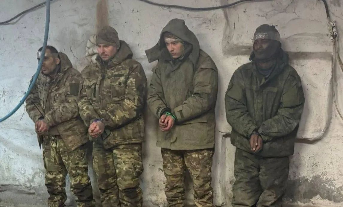 EuromaidanPress's tweet photo. Ukraine holds captured fighters from 51 countries, Ukrainian human rights commissioner Dmytro Lubinets said—a glimpse of how Moscow turns promises of jobs and places at Russian universities into frontline service.

Some enlist knowingly. Others report being deceived or pressured into service.

Now many remain in captivity, with no clear route home from Moscow or their own governments. 

https://t.co/leVh4cJKAJ