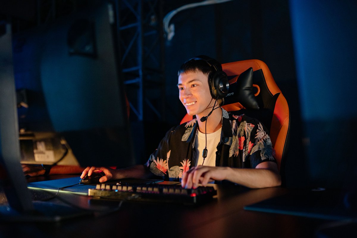 kennyprodigital's tweet photo. That feeling when one random viewer starts chatting...
...and suddenly the stream becomes 10× more fun.
One active chatter can completely change the energy of a stream.
If you've ever stayed because of one conversation, you know exactly what I mean.

#Twitch #SmallStreamer #chat https://t.co/ndkKRVJg1i