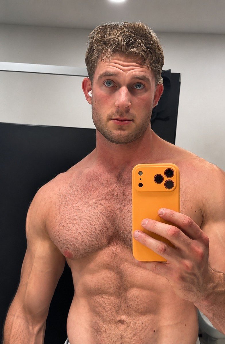 clarky_fan's tweet photo. Come join me for a shower, I don’t mind 😏 https://t.co/kUWkeDhpws