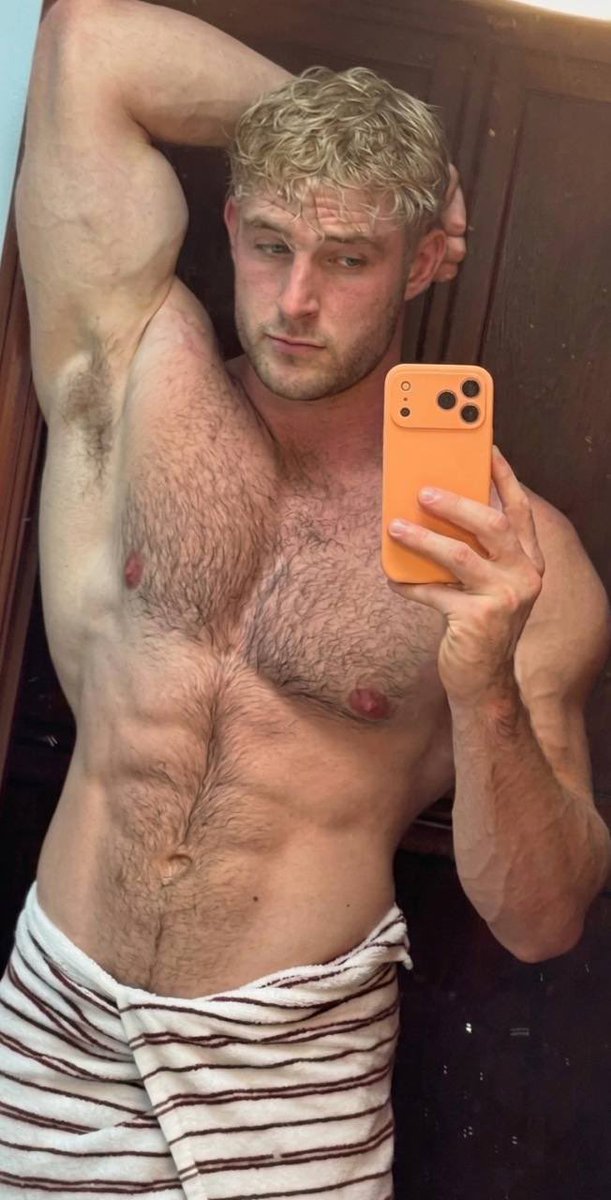 clarky_fan's tweet photo. Come join me for a shower, I don’t mind 😏 https://t.co/kUWkeDhpws
