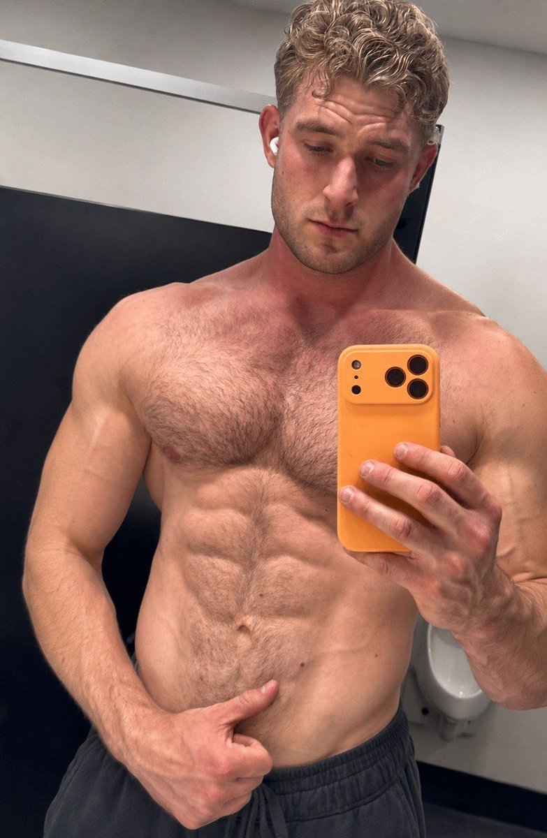 clarky_fan's tweet photo. Come join me for a shower, I don’t mind 😏 https://t.co/kUWkeDhpws