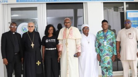 dovalerie06's tweet photo. La #LTPE a reçu à Lomé Mgr Lucas Rocco #MassimoGiacalone, archevêque orthodoxe italien. Au programme, une rencontres institutionnelles et signature d'une convention pour renforcer les projets sociaux (#MAED, #SMPDD).
#Togo #Lomé #Social #Enfance https://t.co/YvYh7AclQF