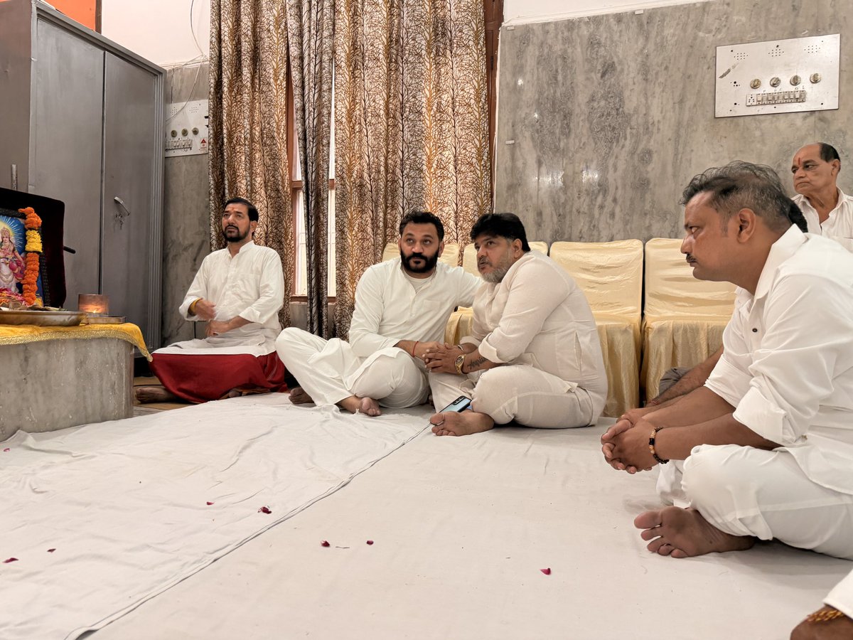 SanjeevSKalu's tweet photo. ਬਿਸ਼ਨ ਨਗਰ ਤੋ ਮਨੋਜ ਸ਼ਰਮਾ ਜੀ ਦੇ ਪਿਤਾ ਸਵ. ਸ਼੍ਰੀ ਸ਼ਕਤੀ ਪ੍ਰਕਾਸ਼ ਸ਼ਰਮਾ ਜੀ ਦੇ ਭੋਗ ਸਮਾਗਮ ਵਿੱਚ ਹਾਜ਼ਰੀ ਭਰ ਕੇ ਵਿਛੜੀ ਰੂਹ ਨੂੰ ਸ਼ਰਧਾਂਜਲੀ ਭੇਟ ਕੀਤੀ ।
ਪਰਮਾਤਮਾ ਅੱਗੇ ਅਰਦਾਸ ਹੈ ਕਿ ਦਿਵੰਗਤ ਆਤਮਾ ਨੂੰ ਆਪਣੇ ਚਰਨਾਂ ਵਿੱਚ ਸਦੀਵੀ ਨਿਵਾਸ ਬਖ਼ਸ਼ਣ🙏
#patiala #patialarural110 #bishannagar #bhog https://t.co/N6eOu2uPdF
