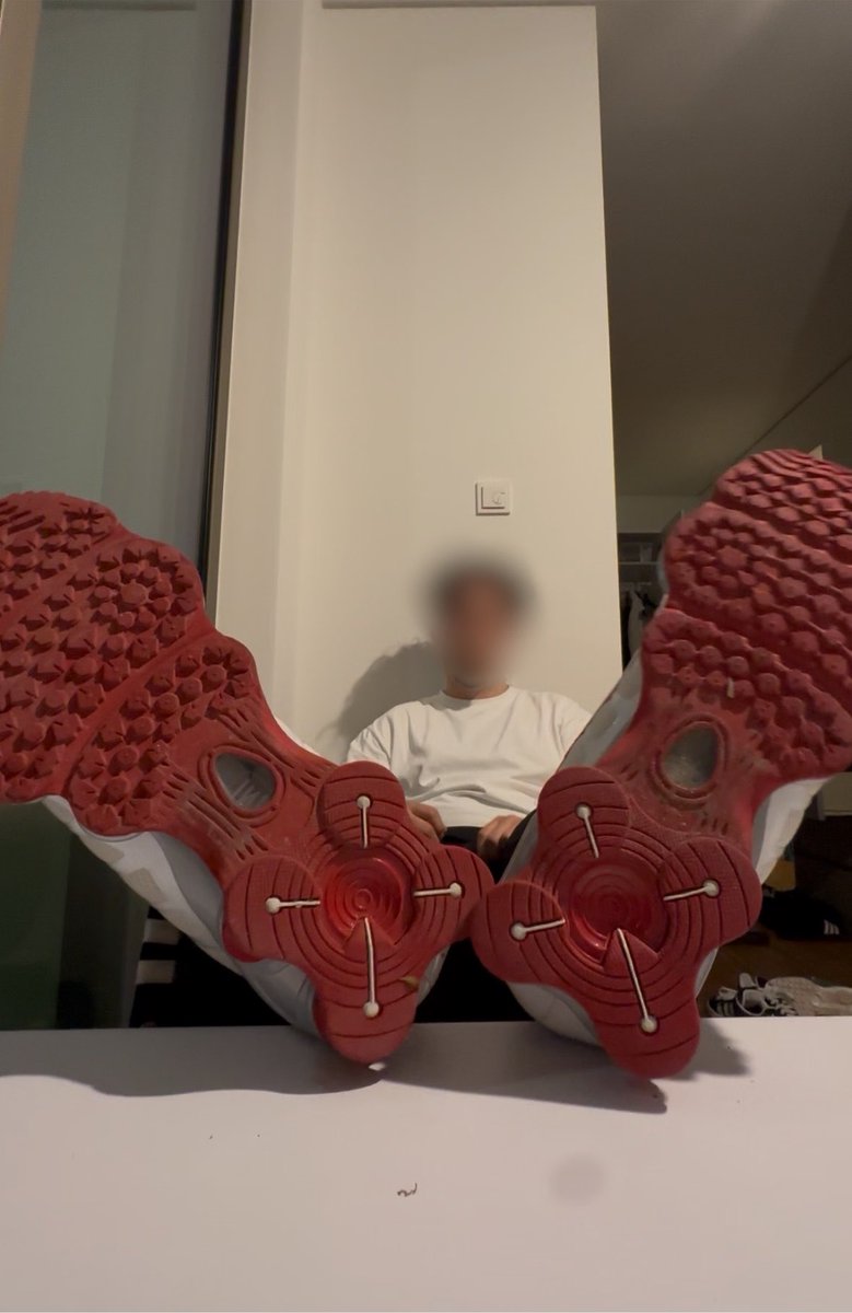 masterHamza18's tweet photo. Präg dir diese dreckigen Sohlen von meinen Shox gut ein damit werde ich dir in deine mini Eier und Mini Schwanz treten wenn du nicht das machst was ich dir befehle 😈🤯
#sneakermaster #alpha #teenmaster #shox #ATM #humanatm #findomdrain #lickmyshoes #paypic #feetworshi̇p #kontofick