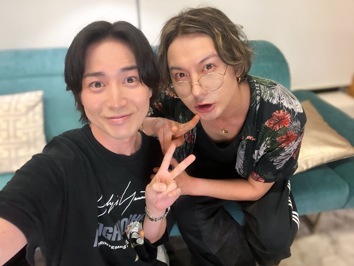 kenta_kamakari's tweet photo. #フジカマ配信

玲ちゃんと懐かし話に花を咲かせました

恥ずかしい罰ゲームなのに、あほほど楽しんだ^_^！

カマタマのみんな、小籠包のみなさま、ありがとうございました😊

みんな〜

表現してこ♩笑 https://t.co/BFDapRjmLo