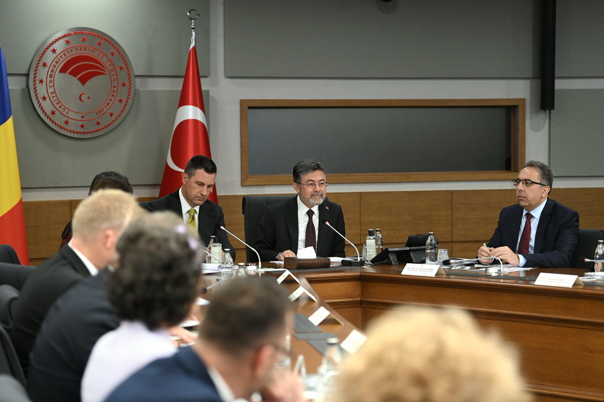 ibrahimyumakli's tweet photo. Romanya Ara Hükümet Başbakan Yardımcısı ve Tarım ve Kırsal Kalkınma Bakanı Sayın Tánczos Barna ve heyetini Bakanlığımızda misafir ettik. 🇹🇷🇷🇴

🤝 Görüşmemizde; tarımsal ticaret hacmimizi artırma adımlarını, kırsal kalkınma tecrübelerimizi ve tarım teknolojileri alanındaki iş birliği fırsatlarını değerlendirdik. Romanya ile tarım alanındaki ortak adımlarımızı kararlılıkla sürdüreceğiz.

Ziyaretleri için Sayın Bakan’a ve heyetine teşekkür ediyorum.