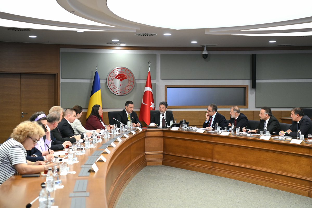 ibrahimyumakli's tweet photo. Romanya Ara Hükümet Başbakan Yardımcısı ve Tarım ve Kırsal Kalkınma Bakanı Sayın Tánczos Barna ve heyetini Bakanlığımızda misafir ettik. 🇹🇷🇷🇴

🤝 Görüşmemizde; tarımsal ticaret hacmimizi artırma adımlarını, kırsal kalkınma tecrübelerimizi ve tarım teknolojileri alanındaki iş birliği fırsatlarını değerlendirdik. Romanya ile tarım alanındaki ortak adımlarımızı kararlılıkla sürdüreceğiz.

Ziyaretleri için Sayın Bakan’a ve heyetine teşekkür ediyorum.