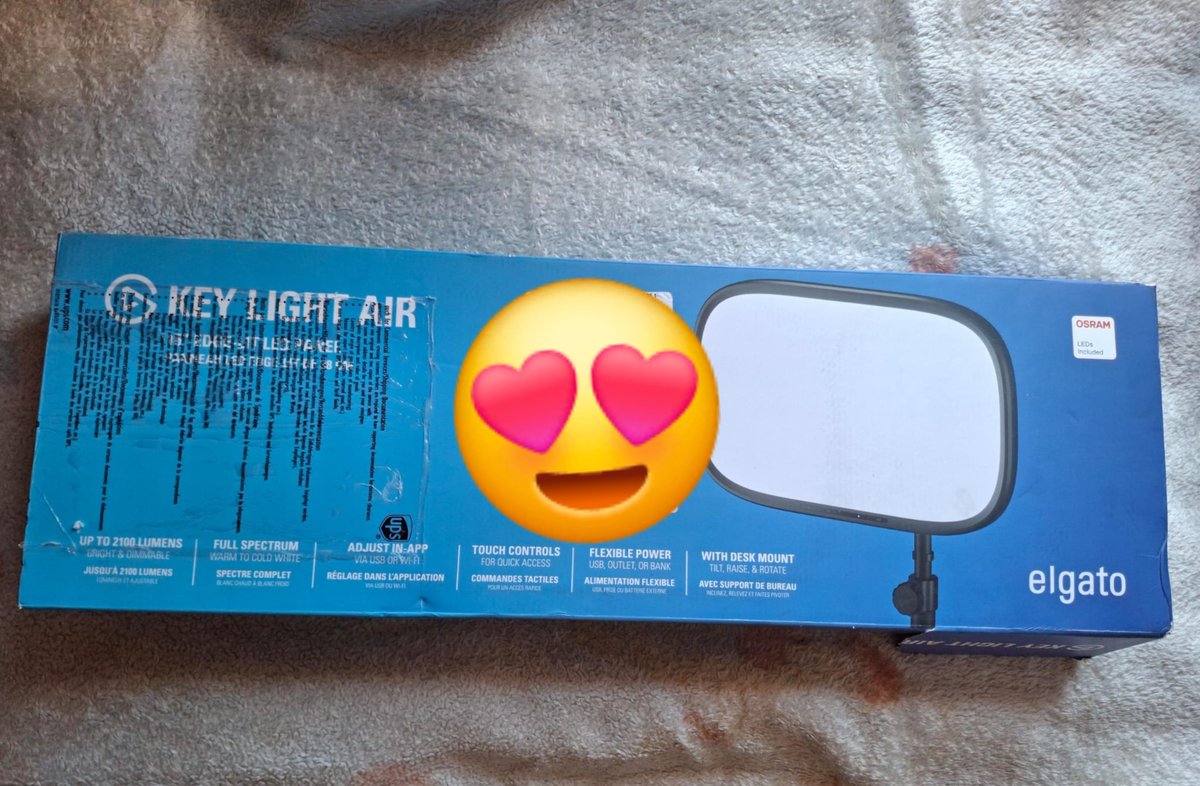 RPGHer0's tweet photo. Ya tengo por casa el nuevo Key Light Air MK2 de @elgatoES 

Este Keylight cuenta con MagSafe, tiene control de temperatura para cambiar entre frío y calor, funciona con bateria externa y llega hasta 2100 lumens.

Es perfecto para deslumbrarme y que os ahorreis verme la cara 🤪 https://t.co/oRqWT88Sym