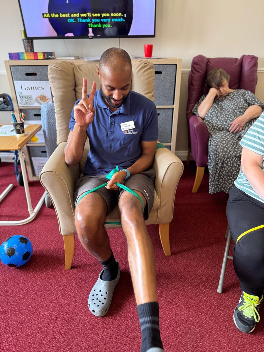 Bristolcarehome's tweet photo. ๐ช Weekly Physio Session with Zion ๐ถ
This morning at Glebe House, our residents enjoyed their weekly exercise class with our very own physio, Zion! ๐
#GlebeHouse #PhysioSession #TheraBand #KeepingActive #GentleExercise #CareHomeLife https://t.co/JqAsn8fzZr