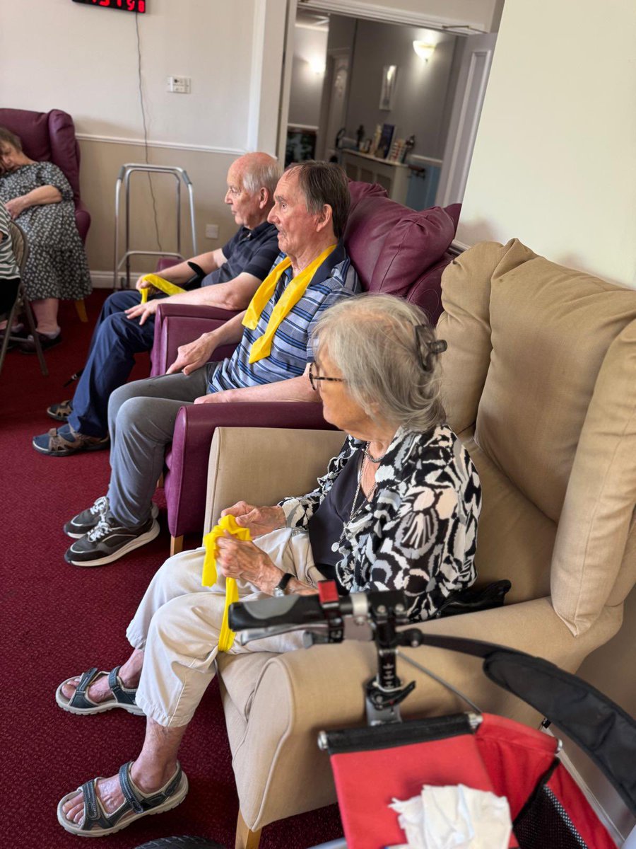 Bristolcarehome's tweet photo. ๐ช Weekly Physio Session with Zion ๐ถ
This morning at Glebe House, our residents enjoyed their weekly exercise class with our very own physio, Zion! ๐
#GlebeHouse #PhysioSession #TheraBand #KeepingActive #GentleExercise #CareHomeLife https://t.co/JqAsn8fzZr