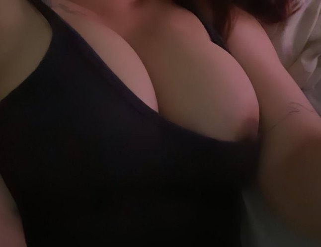 andreazum12's tweet photo. 想被揉捏  #反差 #巨乳 #大奶 https://t.co/PBkcY084W8
