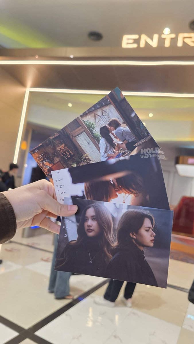 HoldNgran's tweet photo. "เพราะเค้าได้รักกันทุกมิติ"💕

รีวิว #Uranus2324SPECIALVERSION (ไม่สปอยล์)
เวอร์ชั่นนี้พูดได้เต็มปากว่า...เป็นเวอร์ชั่นที่สมบูรณ์กว่า 2 Ver. แรกค่อนข้างมาก เรียบเรียงได้เข้าใจเรื่องราว และเหตุผลของลิน แคทได้แบบเต็ม 100% 

สิ่งที่อยากจะบอกแฟนคลับ #freenbecky ด้วยกันนั้น มันคือหนังรักแล้วโว้ย!!! และรับรองเลยว่าเวอร์ชั่นนี้ต้องมีคนร้องไห้!!!! เพราะนี่ก็ร้องอ่ะแม๊🥲 (เวอร์แรกไม่ได้ร้องนะ แค่ซึม ๆ) และเป็นหนังของฟรีนแบคที่ทุกคนรอคอยแน่นอน

โดยเฉพาะคำพูดของพี่ผู้กำกับหลังหนังจบ 📍"ความพยายามของลินแคทไม่ได้ศูนย์เปล่าสักมิติเลยนะ เพราะเค้าได้รักกันทุกมิติ"📍 ฉันอินมากกกกก 

สุดท้ายแล้วอยากให้ทุกคนได้ดูเวอร์ชั่นนี้จริง ๆ เพราะผู้สร้างเองก็ไม่รู้ว่าเวอร์ชั่นนี้จะได้ฉาย หรือออนที่ไหนไหม อาจจะมีโอกาสได้ดูแค่ในโรงนี้เลยก็ได้

URANUS2324 SPECIAL VERSION 
🎉 รอบฉาย: 6 – 12 สิงหาคมนี้
ในโรงภาพยนตร์ ที่ร่วมรายการเท่านั้น 

สามารจองตั๋วผ่านช่องทาง  
📷Majorcineplex และ SF Cinema 

#Holdงานมาฮาก่อน #Uranus2324 #ยูเรนัส2324 #Uranus2324Xfreenbecky #VelCurveStudio #gmgenerates #CEYE