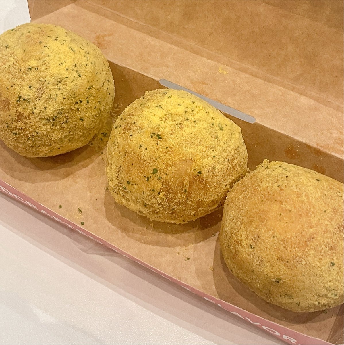 ivaroycep's tweet photo. Sarap ng cheese balls ng bonchon 🤤

#foodtwt #pataygutomtwt https://t.co/2P4x2sHGRr