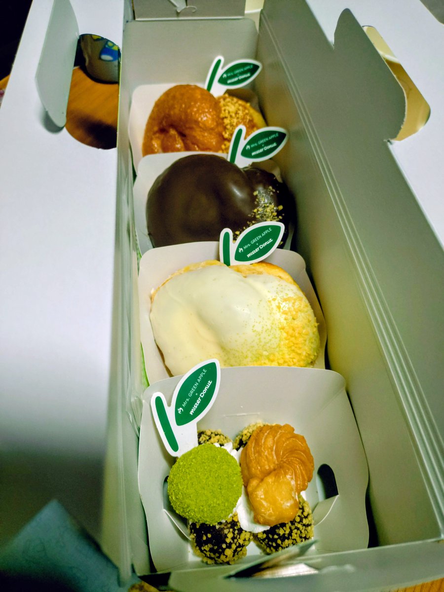 vilucchio's tweet photo. 箱もドーナツも壁紙もARも全部可愛くて、ドーナツ全種美味しくて、最高です😃❤️❤️ https://t.co/K8M96idmKV