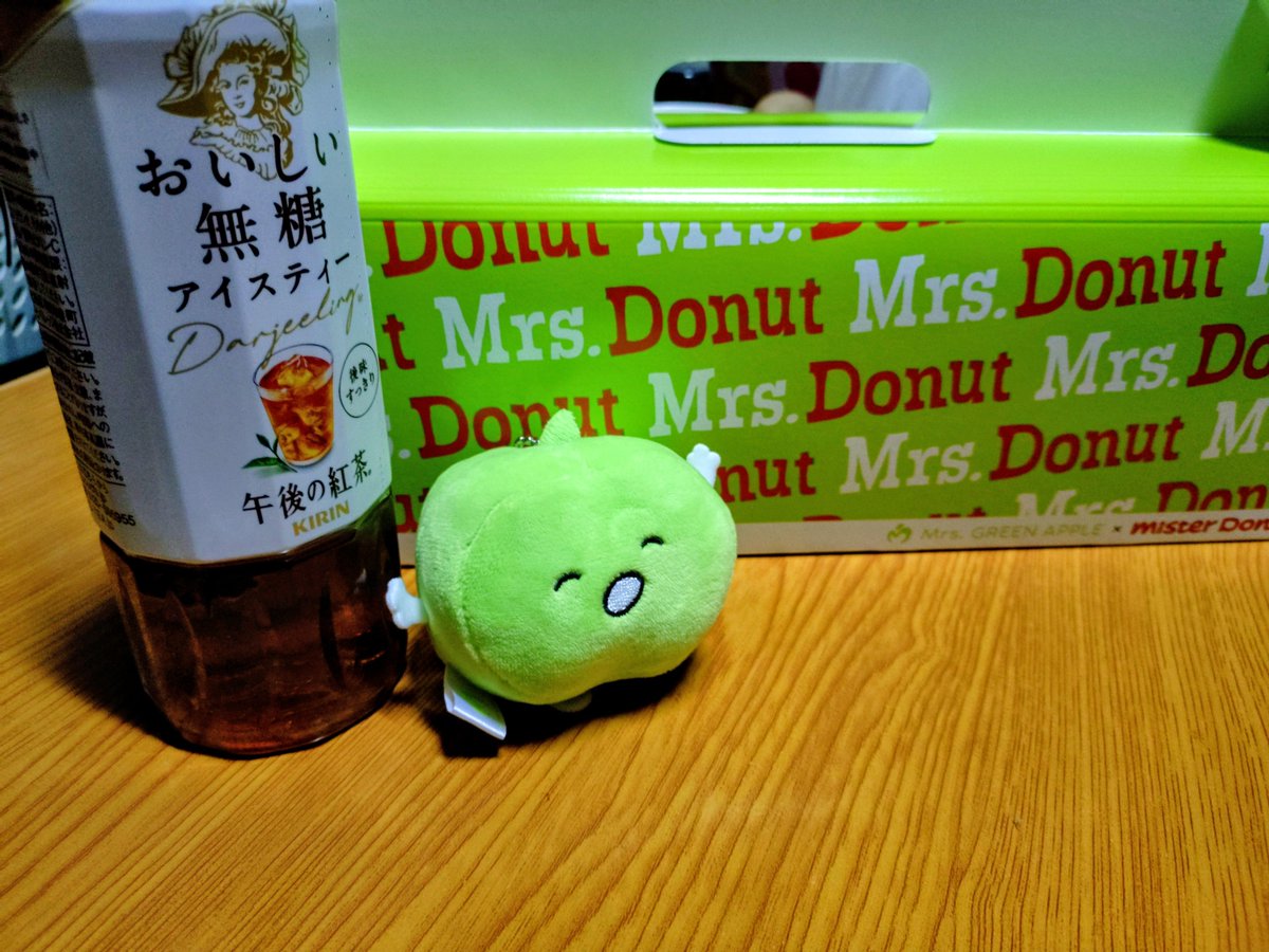 vilucchio's tweet photo. 箱もドーナツも壁紙もARも全部可愛くて、ドーナツ全種美味しくて、最高です😃❤️❤️ https://t.co/K8M96idmKV