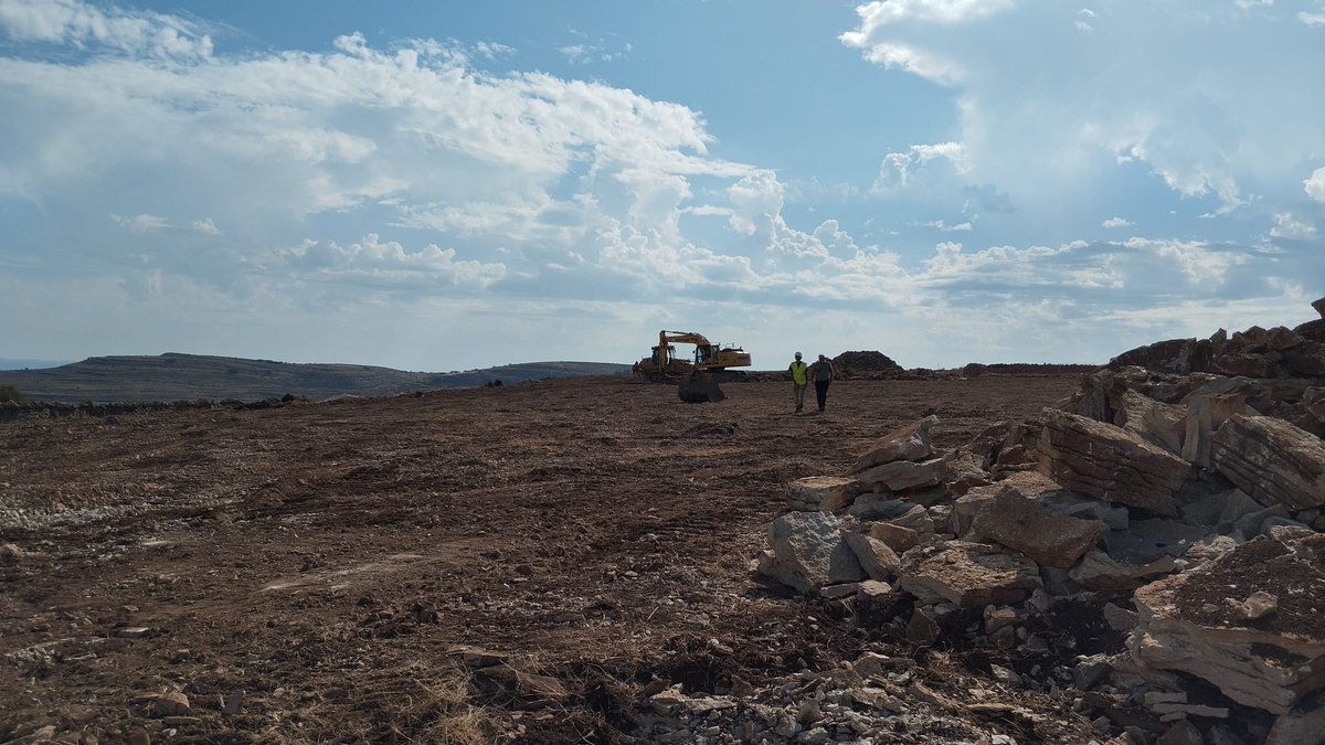 ava_asaja's tweet photo. La @GVAagricultura habilitará balsas en el interior de Castellón para suministrar agua a la ganadería. 

Ganaderos de @ava_asaja asisten a la presentación de las obras en Castellfort, que habían reivindicado para afrontar las épocas de sequía.

▶️ https://t.co/q1tTmTpDlT https://t.co/Roju7pGW02